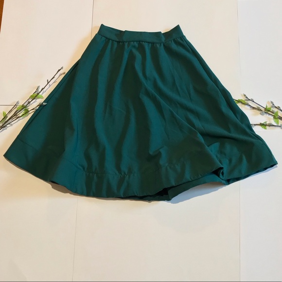 Charlotte Russe Dresses & Skirts - ❗️Charlotte Russe Turquoise Green Midi Skirt❗️